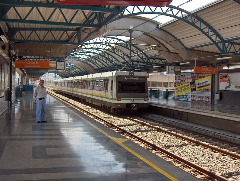 Station de métro Cisneros